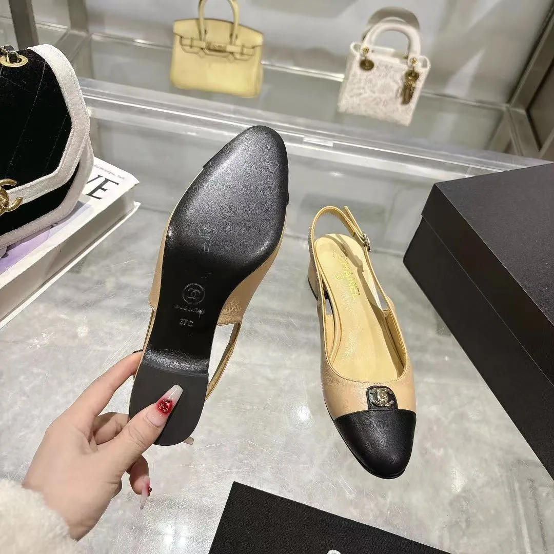 👟👟Ex-factory price 540👟👟 𝐂𝐇𝐀𝐍𝐄𝐋★Xiaoxiang New spring and summer counter new sandals, comfortable and low-heeled, a must-have for work and shopping💋 Show unique dressing style, too beautiful to say, a must-have in summer... Upper: imported sheepskin/Lining: mixed sheepskin Heel height: 3.5cm Outsole: Italian genuine leather outsole Shoe size: 35-39 (40, 41 and 42 are customized and cannot be returned or exchanged)